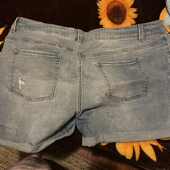 Never wore - Picture 3 of 3